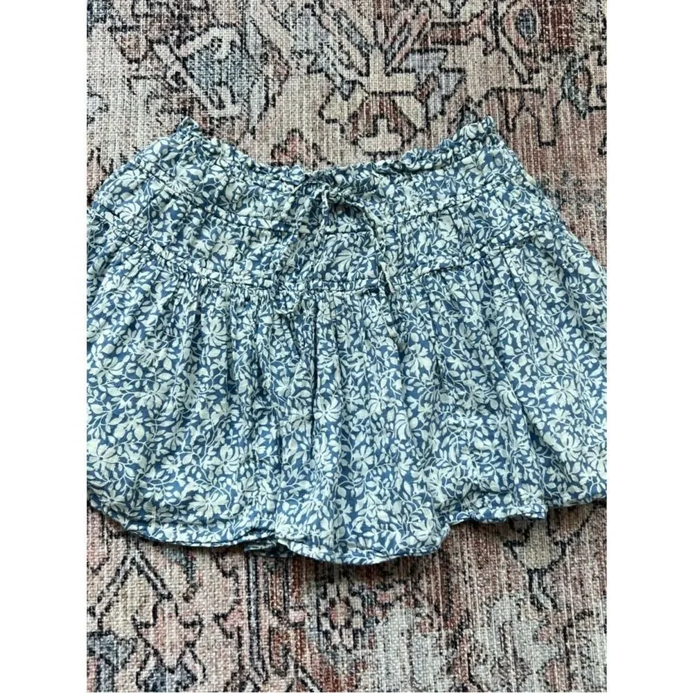 American Eagle Outfitters Blue and White Floral Tiered Skirt Size Small Smocked